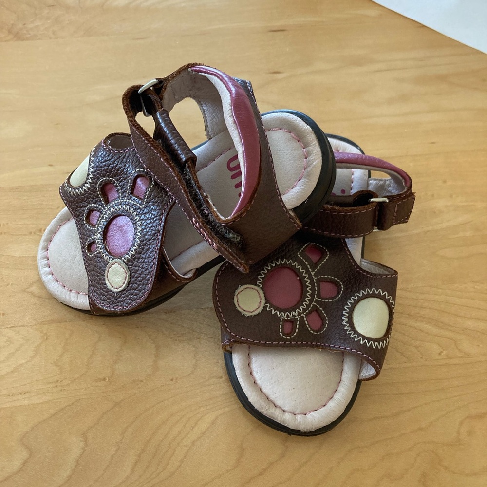 Umi girl leather sandals size 6.5 ( EU 23)